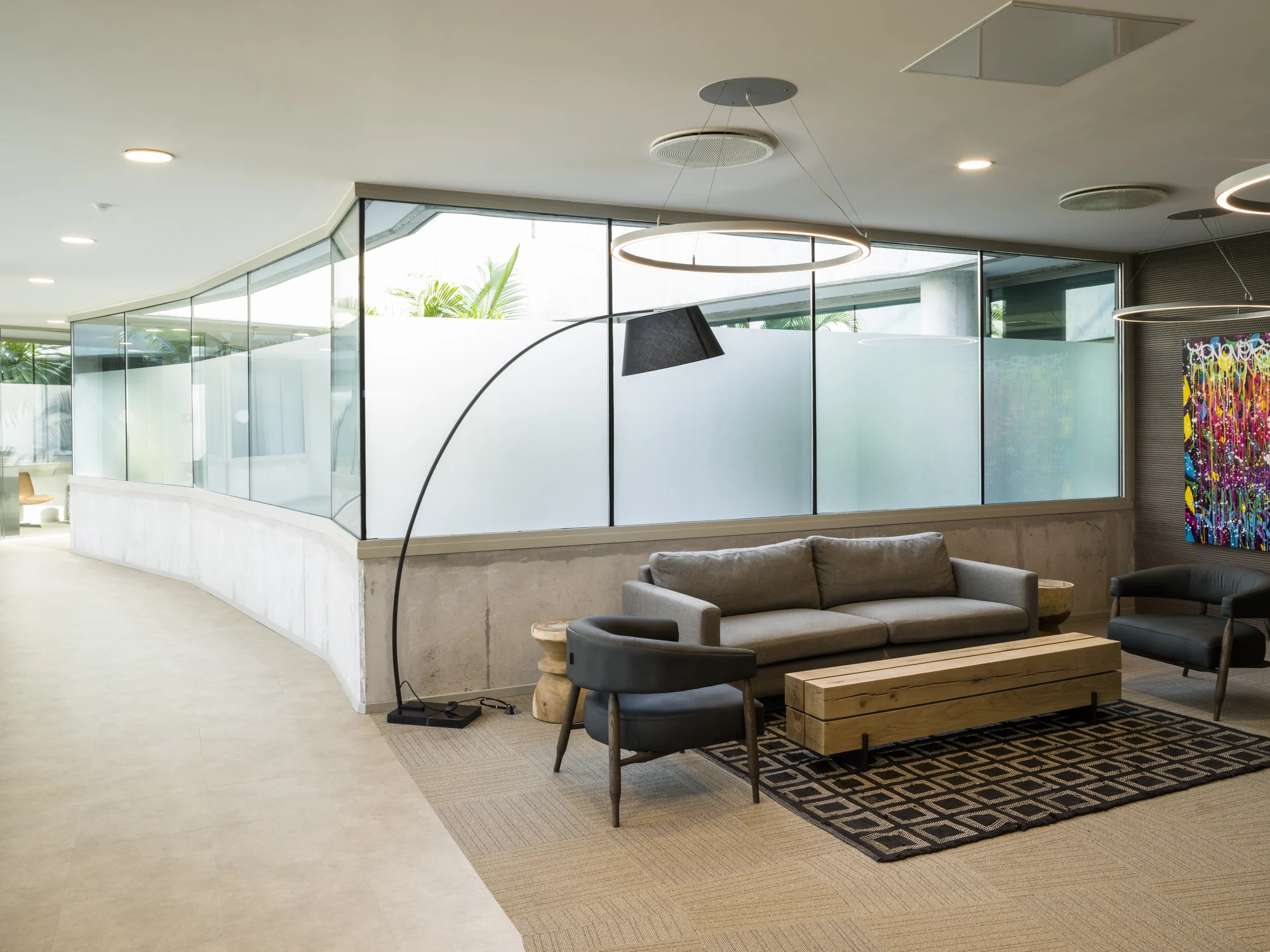 نمای بیرونی روستای نارنجی با متریالهای محلی