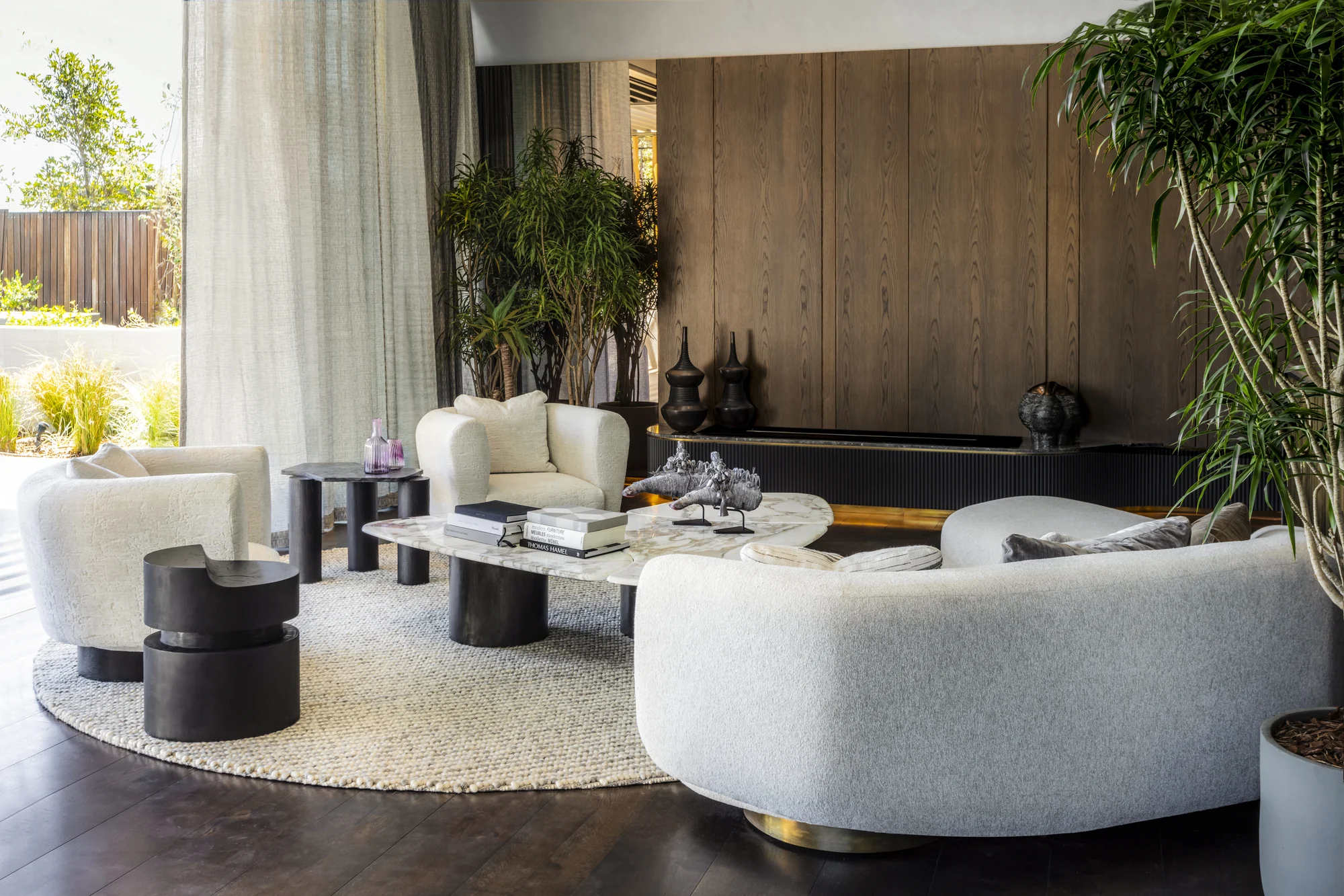 نمای پنجره‌ای ویلا ساوت با معماری معاصر